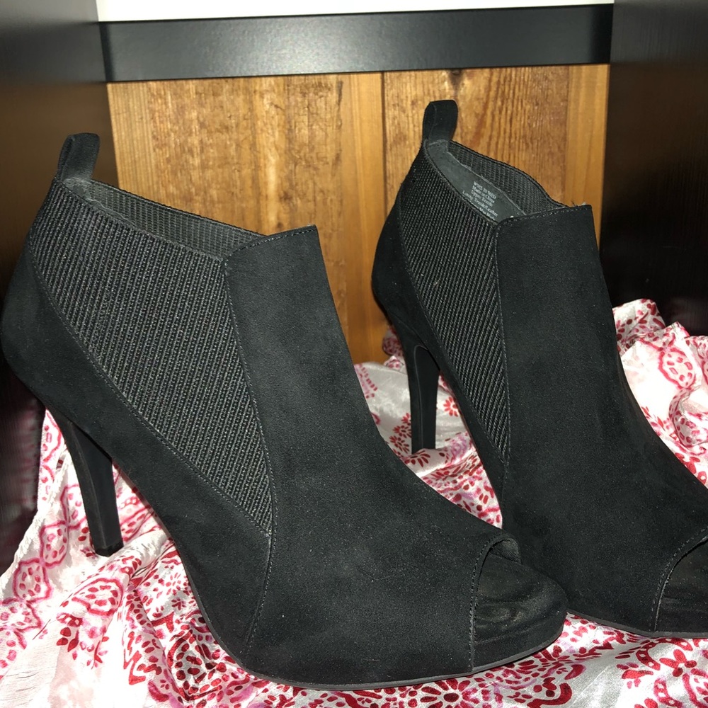Simply Vera Stiletto Peep Toe Booties